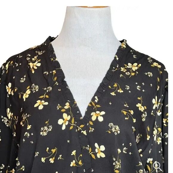 NWT Lost + Wonder Plus Size Daisy Floral Black Long Sleeve Crop Top - Size 1XL - Picture 3 of 7